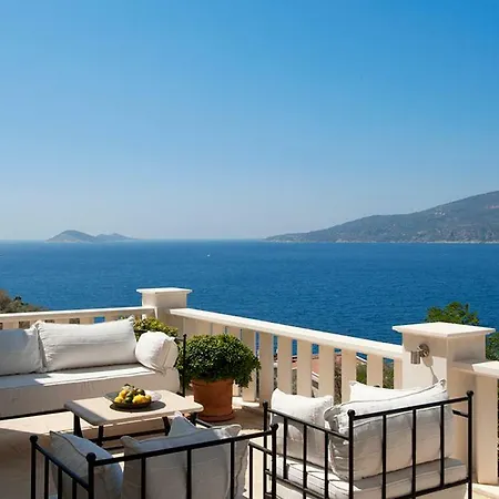 Villa Sleeps 16