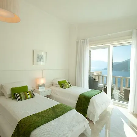 Villa Sleeps 16