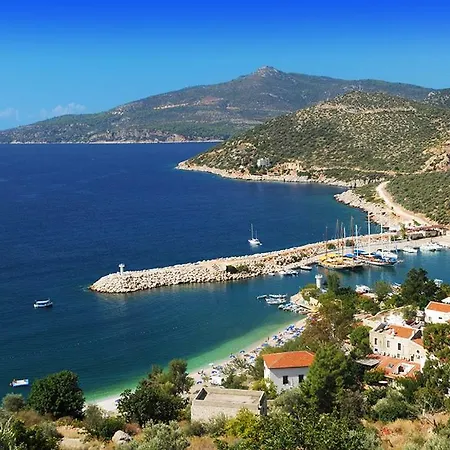 Villa Sleeps 16 *